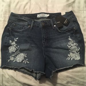NWT!!! TORRID Embroidered Jean Shorts